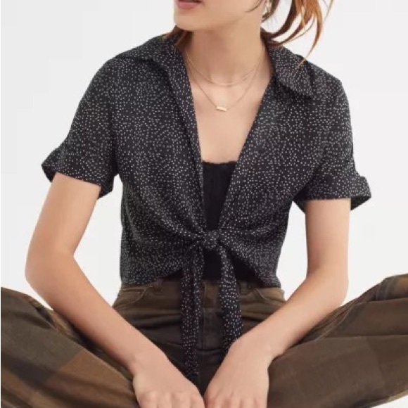 Urban Outfitters • Black & White Polka Dot Tie Front Crop Top - Picture 2 of 13